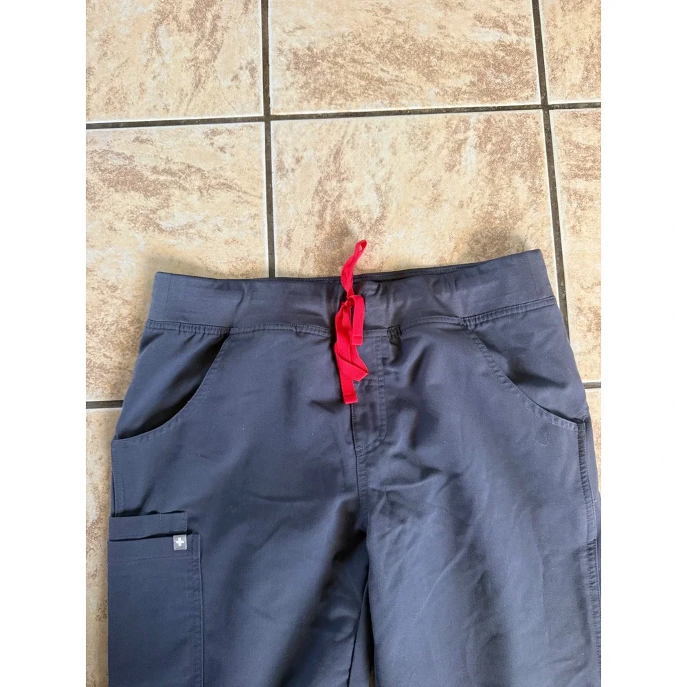 FIGS Technical Collection Charcoal Cargo Scrub Pants Mens Medium Red Drawstring